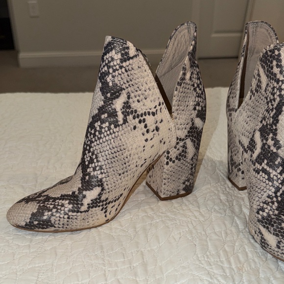 Steve Madden Snake-Print Women's Cutout Ankle Boots - Picture 4 of 9